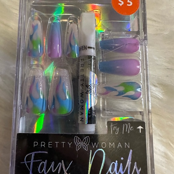 🩷5/$10 Pretty Woman Faux Nails Set - Picture 1 of 2